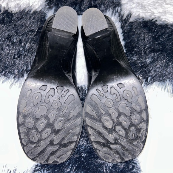 Xhilaration Vintage Heels Size 8 1/2 - Picture 4 of 5